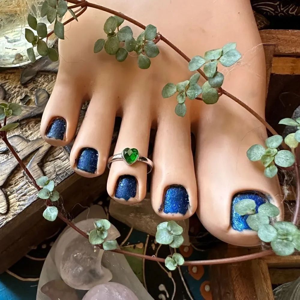 Emerald CZ Heart Toe Ring - Picture 2 of 4